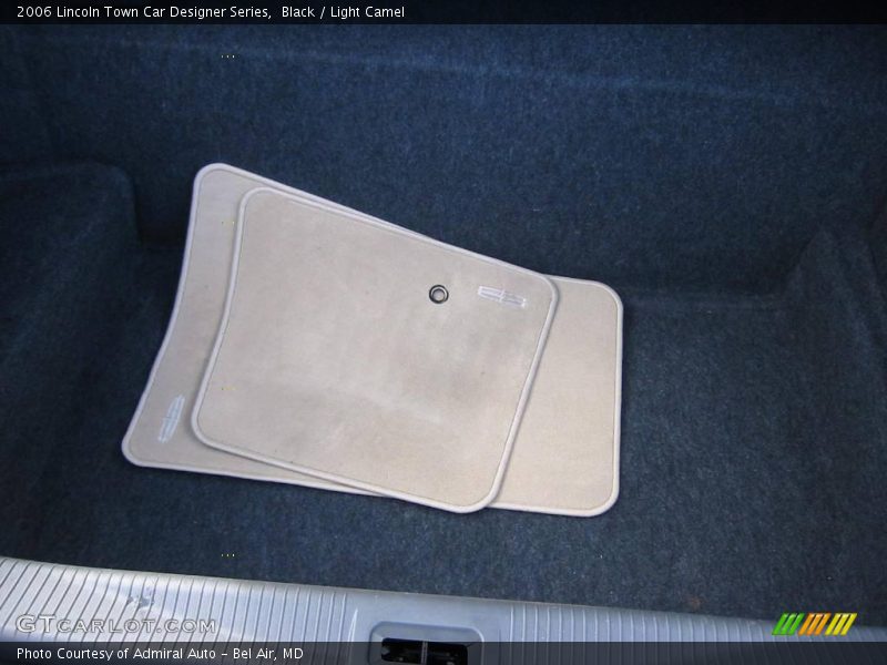 Black / Light Camel 2006 Lincoln Town Car Designer Series