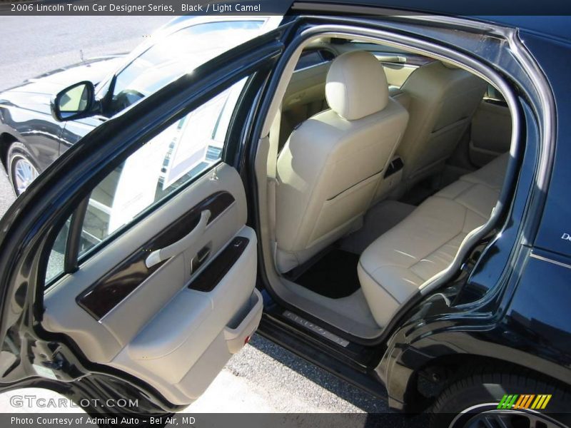 Black / Light Camel 2006 Lincoln Town Car Designer Series