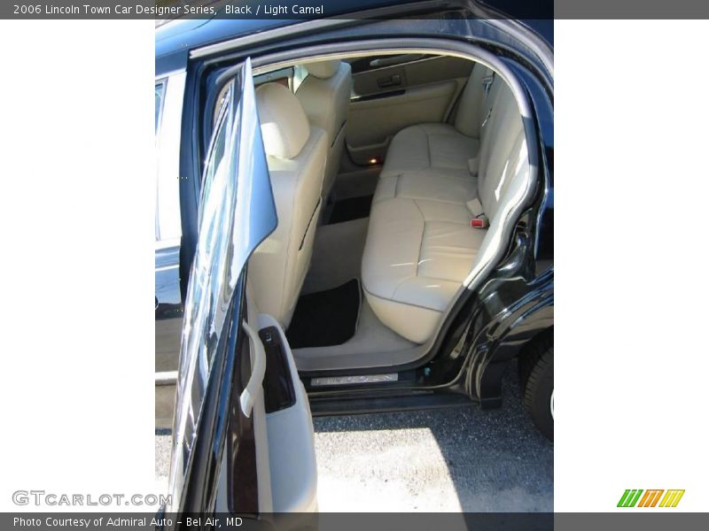 Black / Light Camel 2006 Lincoln Town Car Designer Series