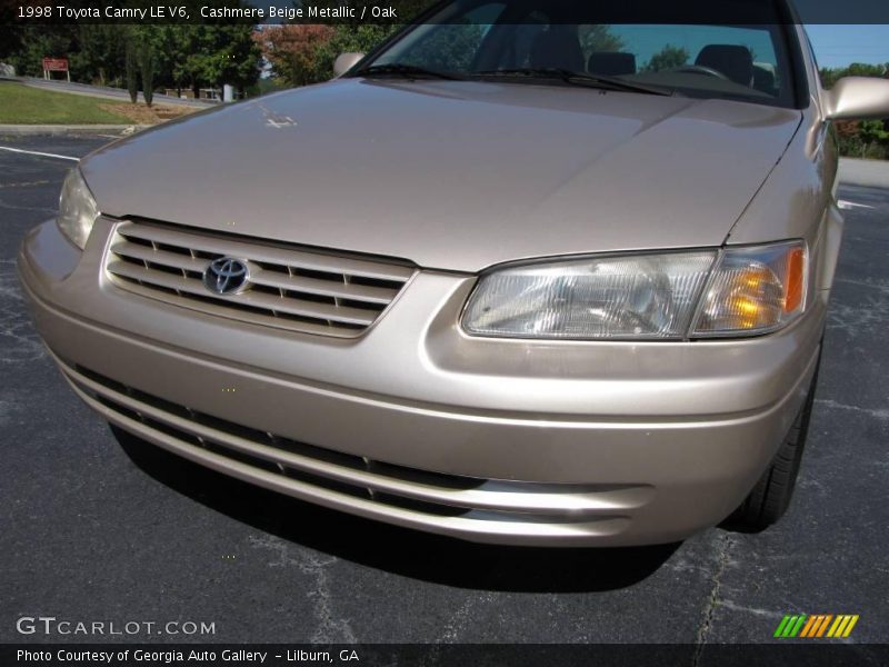 Cashmere Beige Metallic / Oak 1998 Toyota Camry LE V6