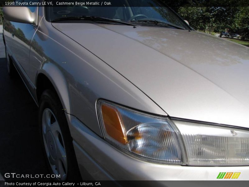 Cashmere Beige Metallic / Oak 1998 Toyota Camry LE V6