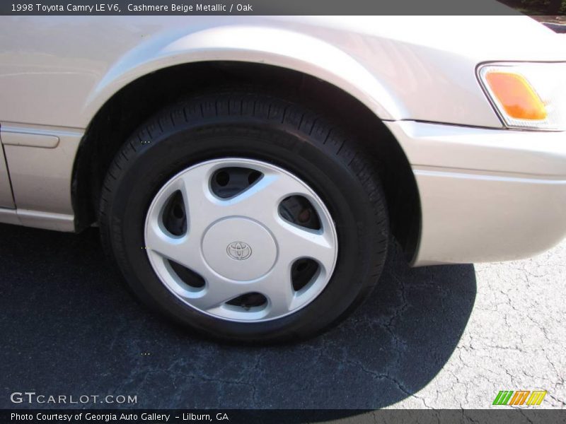 Cashmere Beige Metallic / Oak 1998 Toyota Camry LE V6