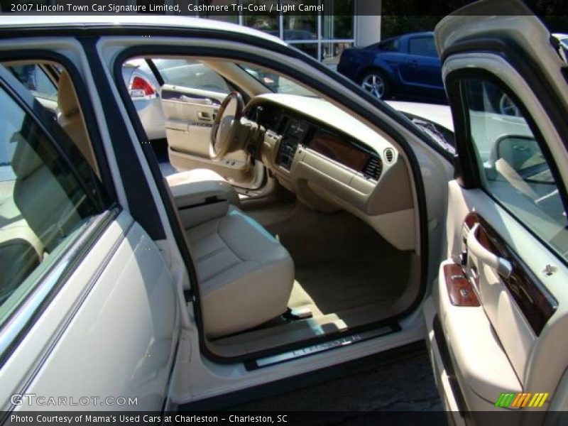 Cashmere Tri-Coat / Light Camel 2007 Lincoln Town Car Signature Limited