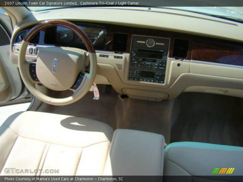 Cashmere Tri-Coat / Light Camel 2007 Lincoln Town Car Signature Limited