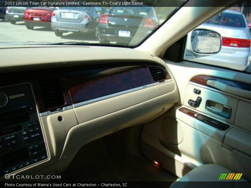 Cashmere Tri-Coat / Light Camel 2007 Lincoln Town Car Signature Limited