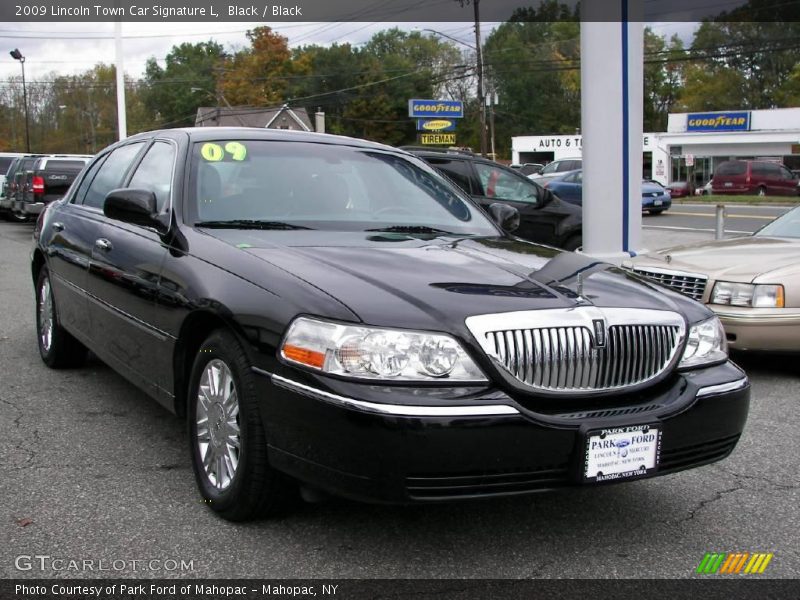 Black / Black 2009 Lincoln Town Car Signature L