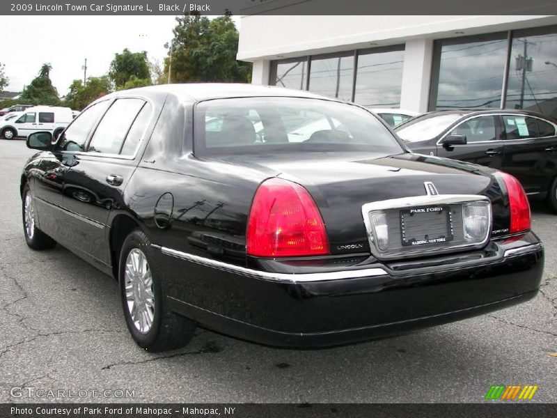 Black / Black 2009 Lincoln Town Car Signature L