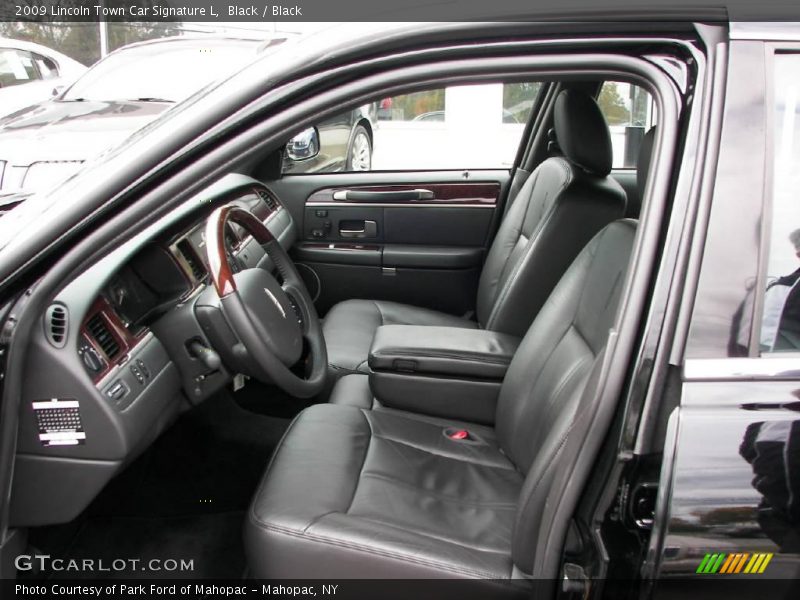 Black / Black 2009 Lincoln Town Car Signature L