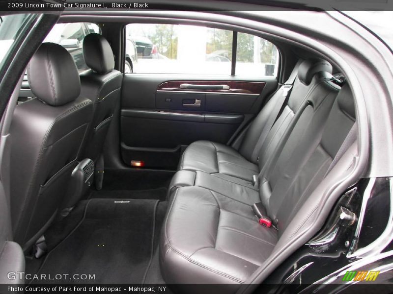 Black / Black 2009 Lincoln Town Car Signature L