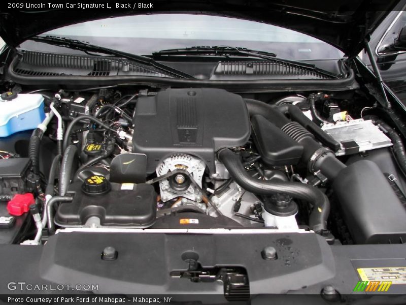 Black / Black 2009 Lincoln Town Car Signature L