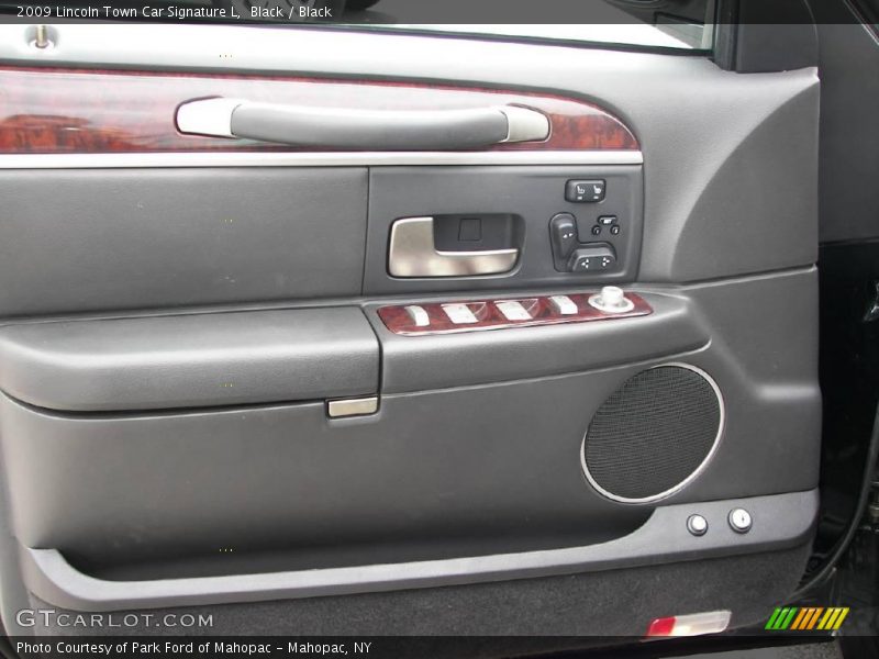 Black / Black 2009 Lincoln Town Car Signature L