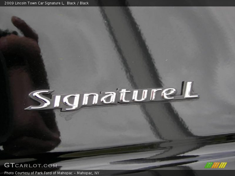 Black / Black 2009 Lincoln Town Car Signature L