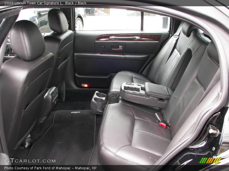 Black / Black 2009 Lincoln Town Car Signature L