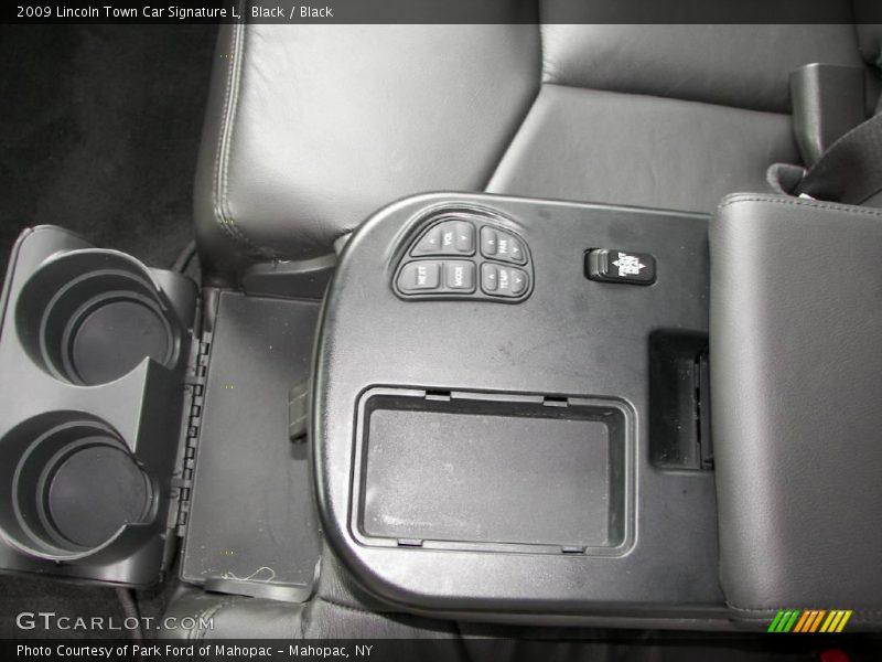 Black / Black 2009 Lincoln Town Car Signature L