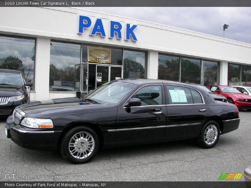 Black / Black 2009 Lincoln Town Car Signature L