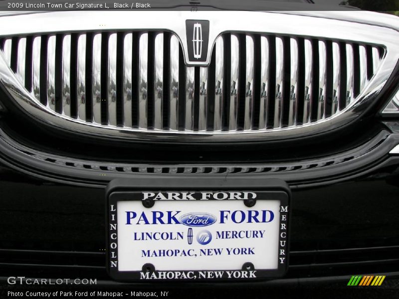 Black / Black 2009 Lincoln Town Car Signature L