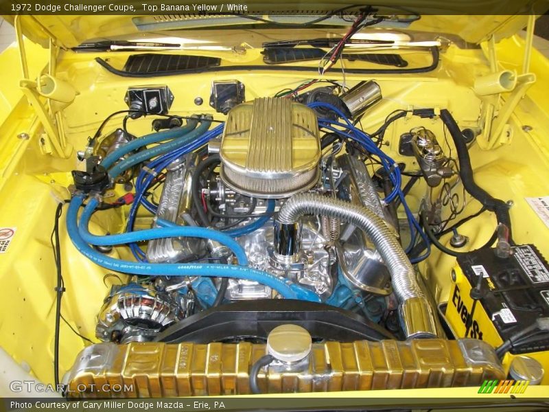 Top Banana Yellow / White 1972 Dodge Challenger Coupe