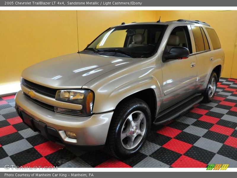Sandstone Metallic / Light Cashmere/Ebony 2005 Chevrolet TrailBlazer LT 4x4
