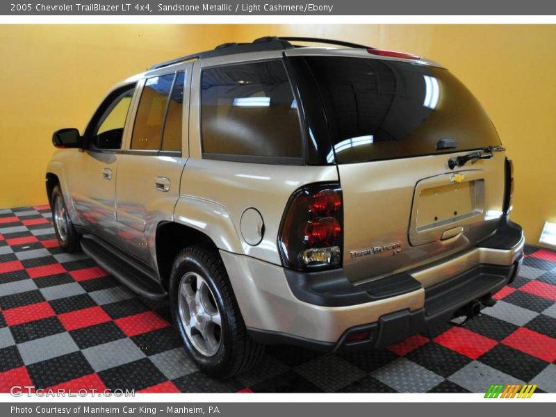 Sandstone Metallic / Light Cashmere/Ebony 2005 Chevrolet TrailBlazer LT 4x4