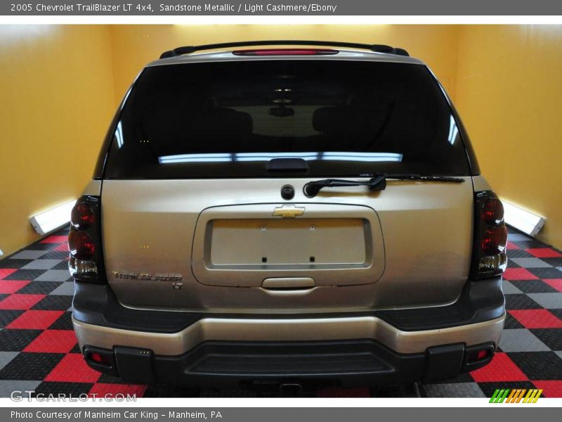 Sandstone Metallic / Light Cashmere/Ebony 2005 Chevrolet TrailBlazer LT 4x4