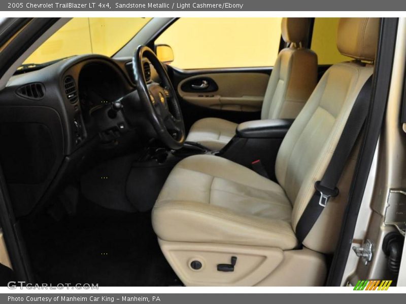Sandstone Metallic / Light Cashmere/Ebony 2005 Chevrolet TrailBlazer LT 4x4