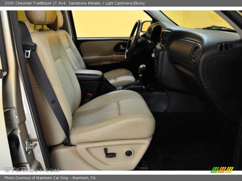 Sandstone Metallic / Light Cashmere/Ebony 2005 Chevrolet TrailBlazer LT 4x4
