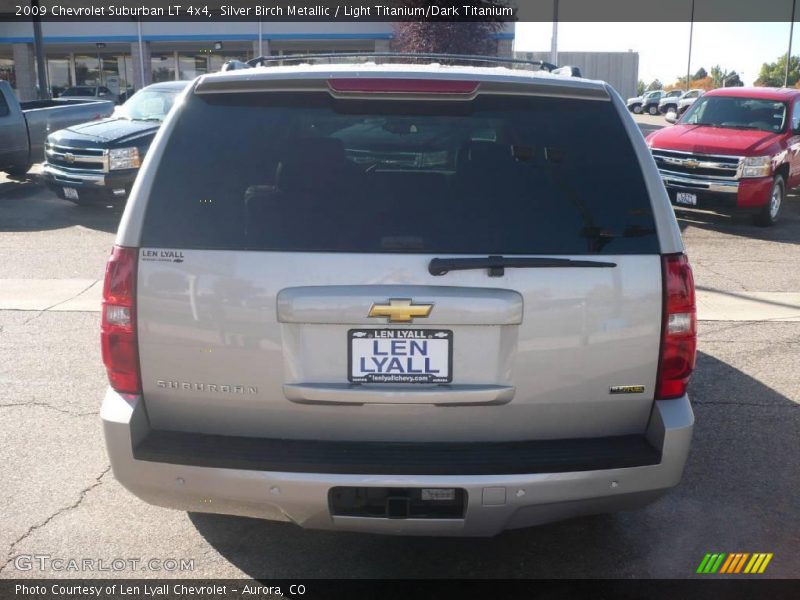 Silver Birch Metallic / Light Titanium/Dark Titanium 2009 Chevrolet Suburban LT 4x4