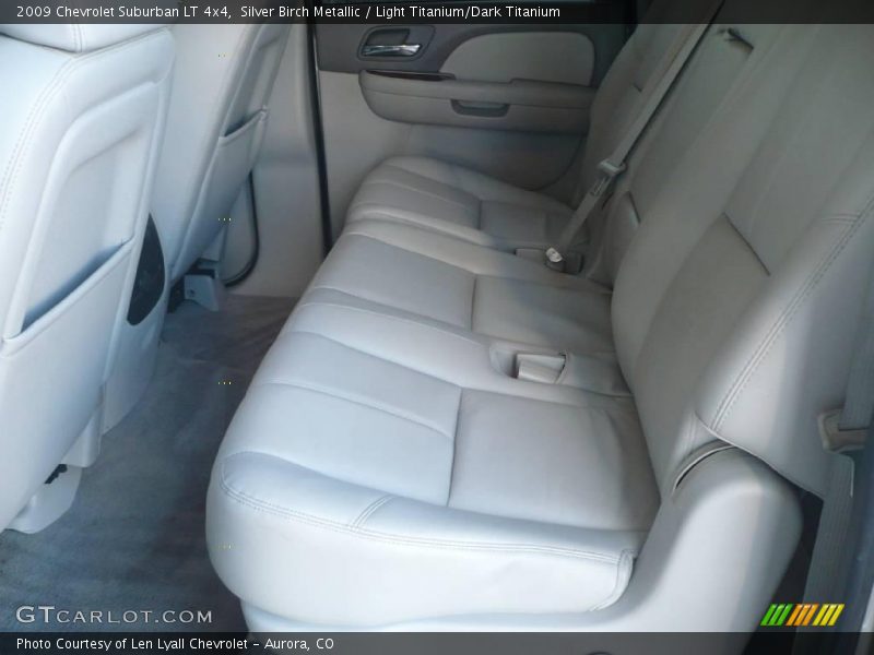 Silver Birch Metallic / Light Titanium/Dark Titanium 2009 Chevrolet Suburban LT 4x4
