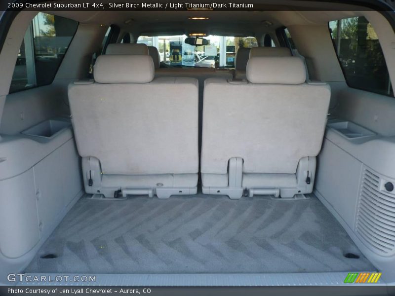 Silver Birch Metallic / Light Titanium/Dark Titanium 2009 Chevrolet Suburban LT 4x4