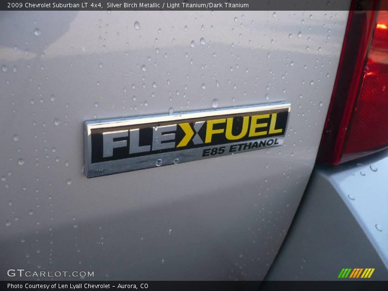 Silver Birch Metallic / Light Titanium/Dark Titanium 2009 Chevrolet Suburban LT 4x4