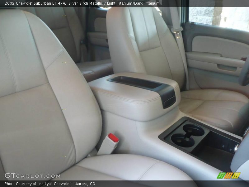 Silver Birch Metallic / Light Titanium/Dark Titanium 2009 Chevrolet Suburban LT 4x4