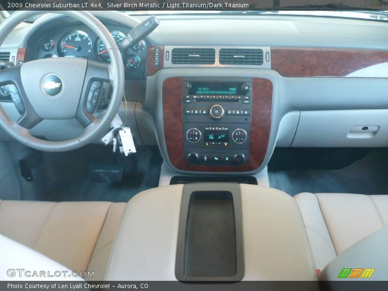 Silver Birch Metallic / Light Titanium/Dark Titanium 2009 Chevrolet Suburban LT 4x4