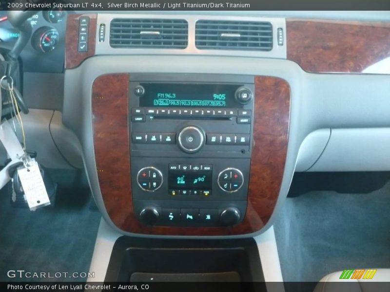 Silver Birch Metallic / Light Titanium/Dark Titanium 2009 Chevrolet Suburban LT 4x4