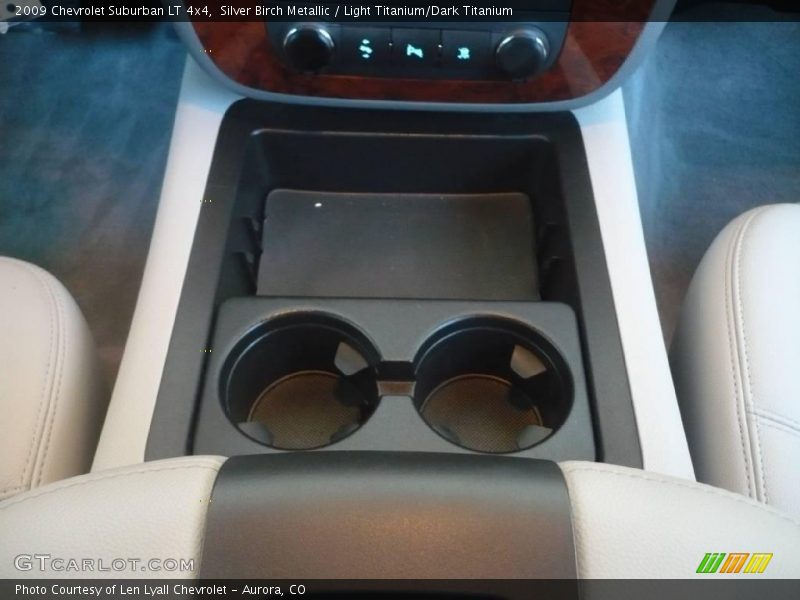 Silver Birch Metallic / Light Titanium/Dark Titanium 2009 Chevrolet Suburban LT 4x4