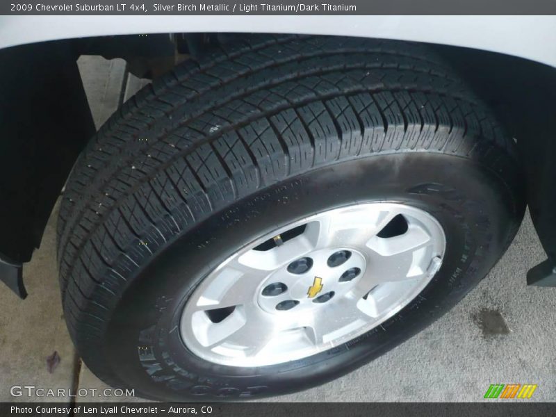 Silver Birch Metallic / Light Titanium/Dark Titanium 2009 Chevrolet Suburban LT 4x4