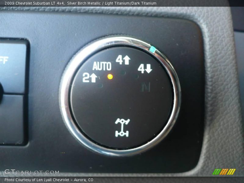 Silver Birch Metallic / Light Titanium/Dark Titanium 2009 Chevrolet Suburban LT 4x4