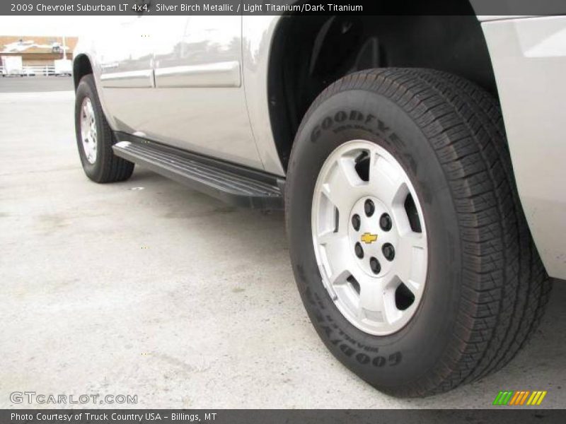 Silver Birch Metallic / Light Titanium/Dark Titanium 2009 Chevrolet Suburban LT 4x4