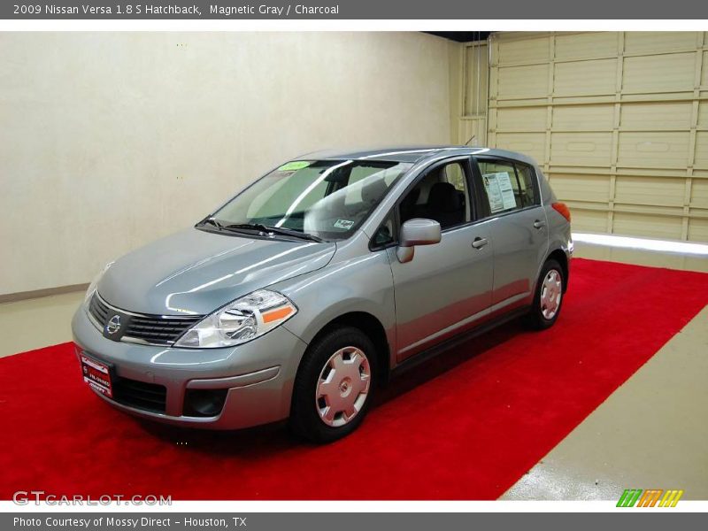 Magnetic Gray / Charcoal 2009 Nissan Versa 1.8 S Hatchback