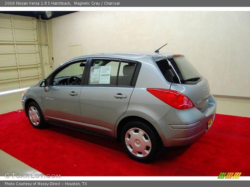 Magnetic Gray / Charcoal 2009 Nissan Versa 1.8 S Hatchback