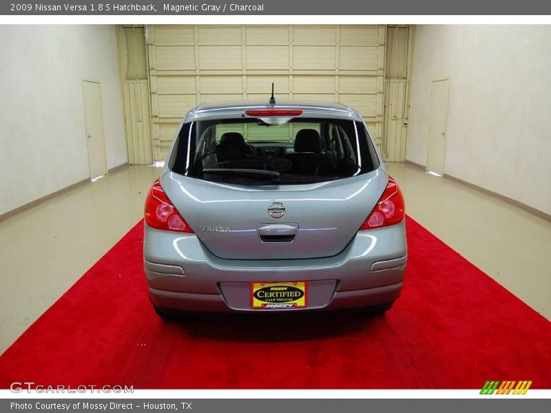 Magnetic Gray / Charcoal 2009 Nissan Versa 1.8 S Hatchback