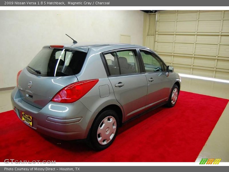 Magnetic Gray / Charcoal 2009 Nissan Versa 1.8 S Hatchback