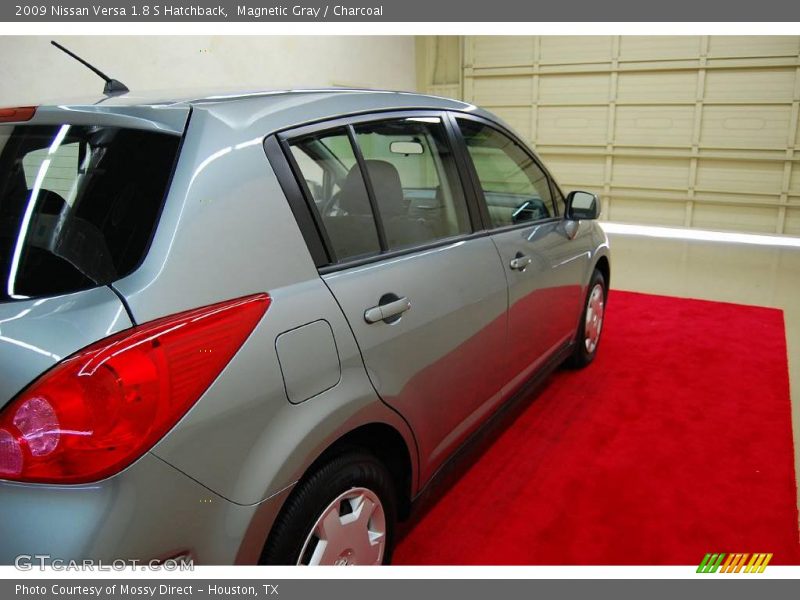 Magnetic Gray / Charcoal 2009 Nissan Versa 1.8 S Hatchback