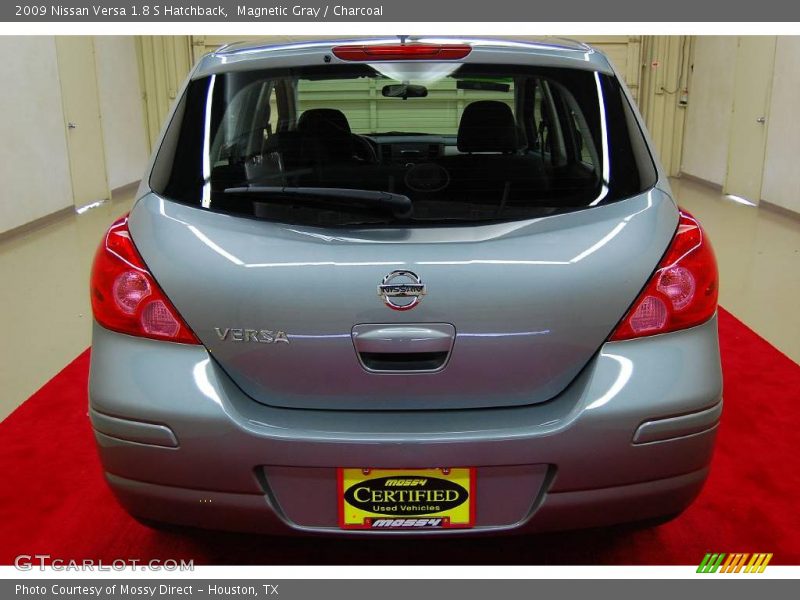 Magnetic Gray / Charcoal 2009 Nissan Versa 1.8 S Hatchback