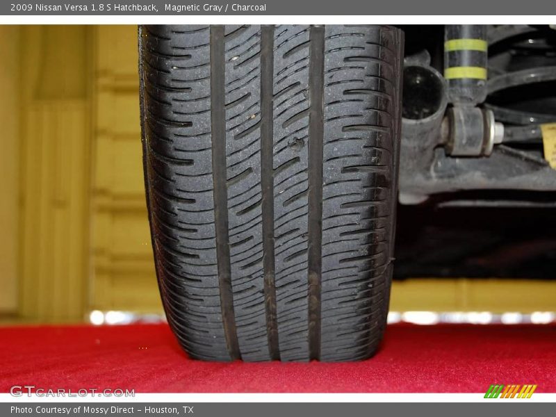 Magnetic Gray / Charcoal 2009 Nissan Versa 1.8 S Hatchback
