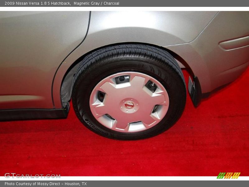 Magnetic Gray / Charcoal 2009 Nissan Versa 1.8 S Hatchback