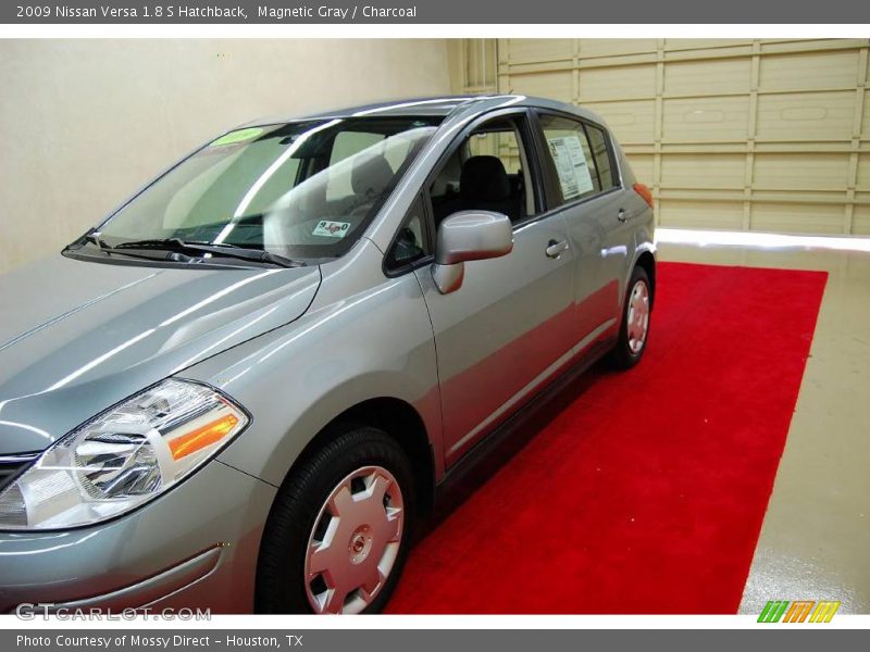Magnetic Gray / Charcoal 2009 Nissan Versa 1.8 S Hatchback