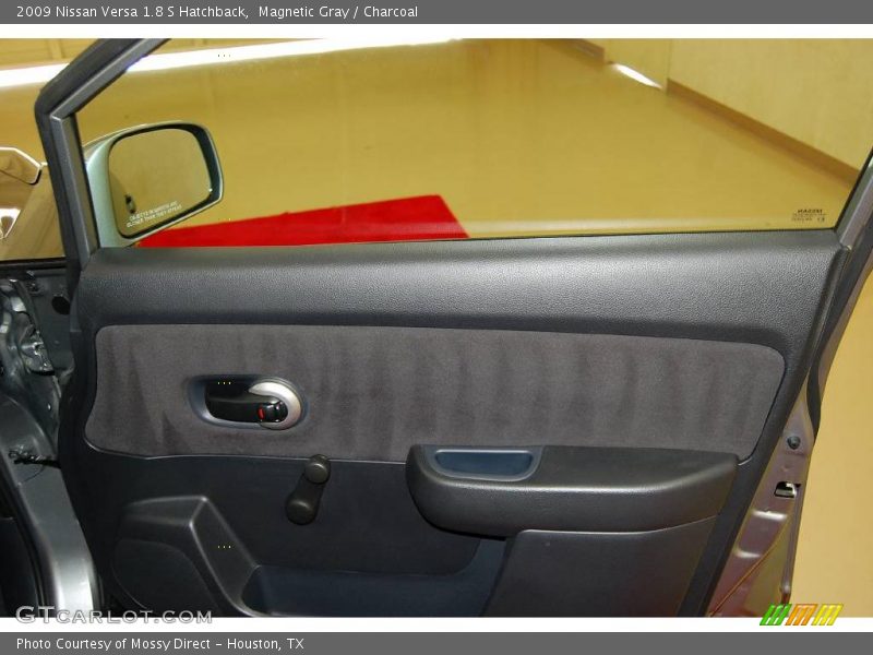 Magnetic Gray / Charcoal 2009 Nissan Versa 1.8 S Hatchback