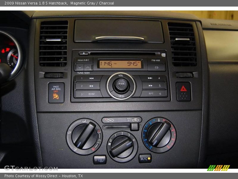 Magnetic Gray / Charcoal 2009 Nissan Versa 1.8 S Hatchback