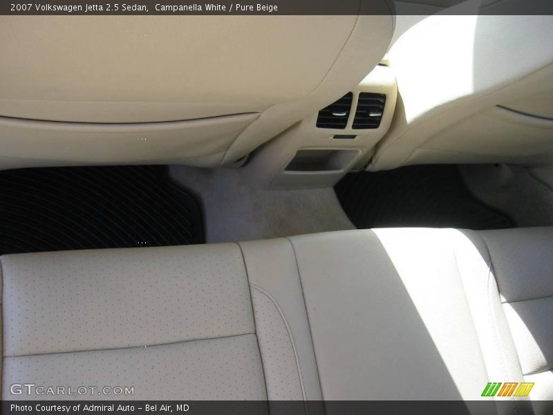 Campanella White / Pure Beige 2007 Volkswagen Jetta 2.5 Sedan