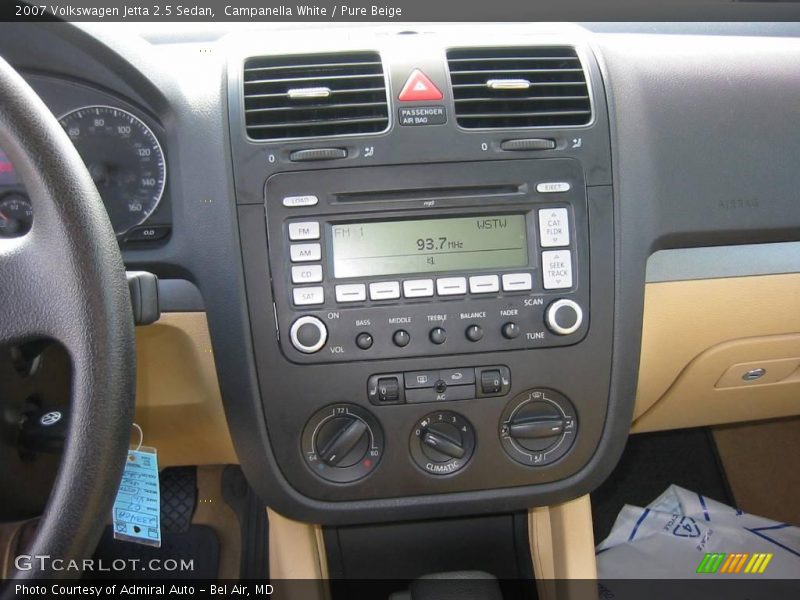 Campanella White / Pure Beige 2007 Volkswagen Jetta 2.5 Sedan